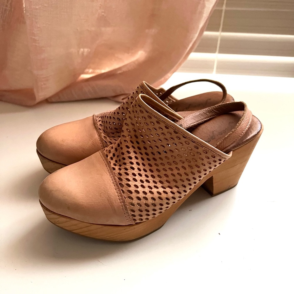 Leather mesh wooden clogs